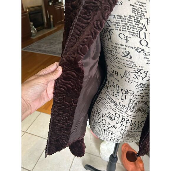 Giancarlo Ferrari Women's Chocolate Sculpted Velvet Jacket - Picture 5 of 9